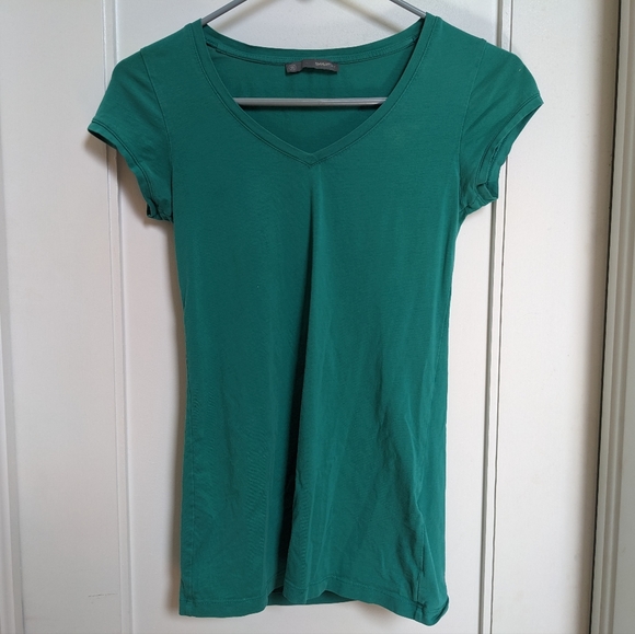 Smart Set Green V-Neck T-Shirt - Picture 2 of 5